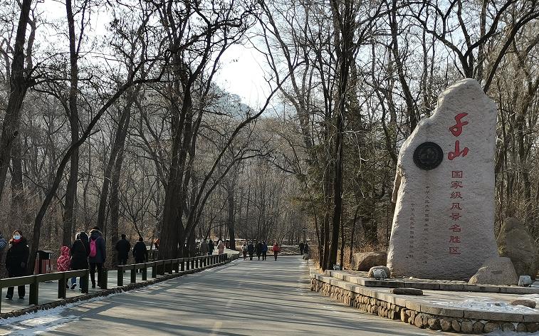 防疫措施得力市民家门口庆元旦