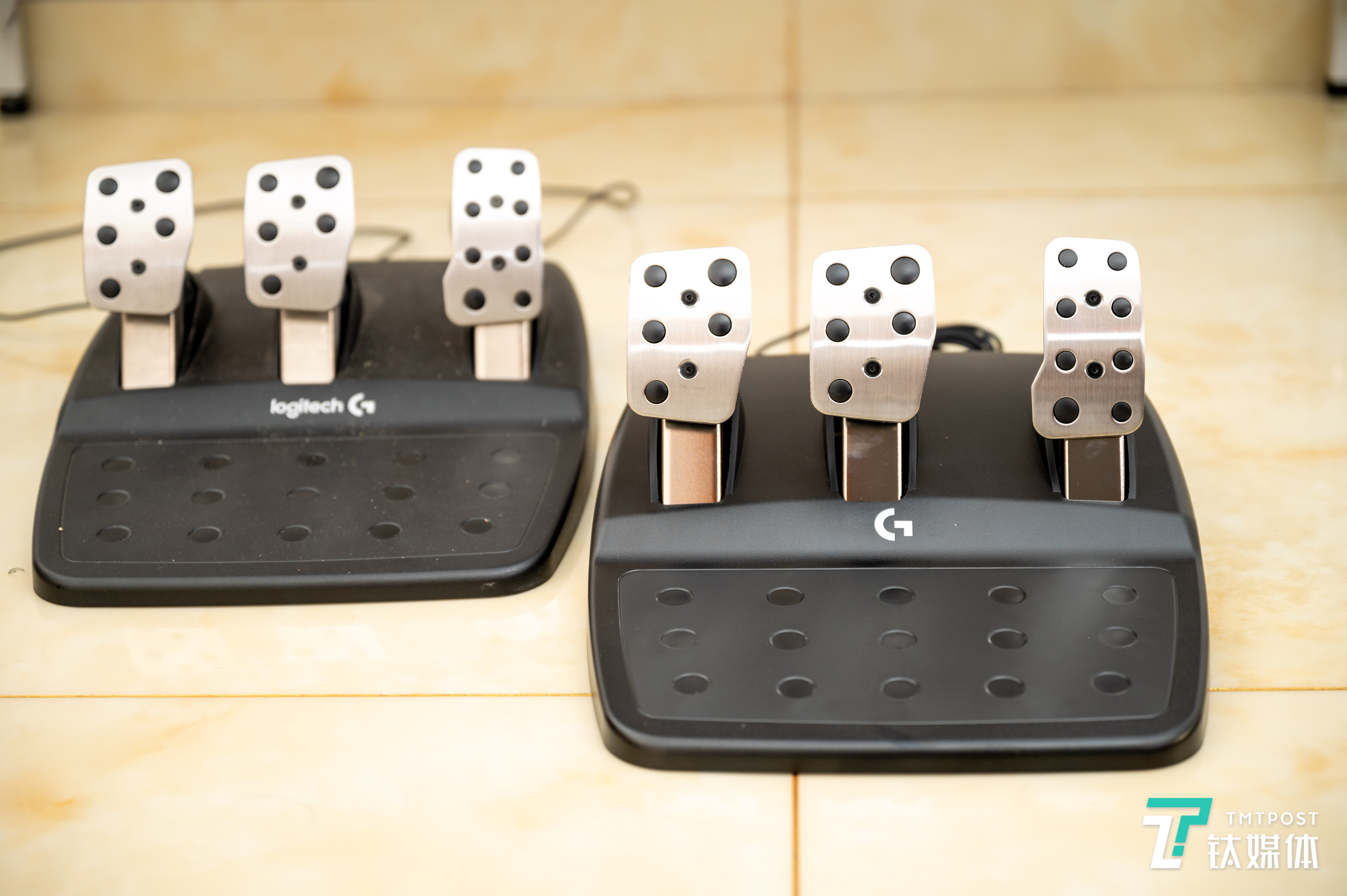 罗技模拟驾驶方向盘g923,罗技g923模拟赛车力反馈方向盘