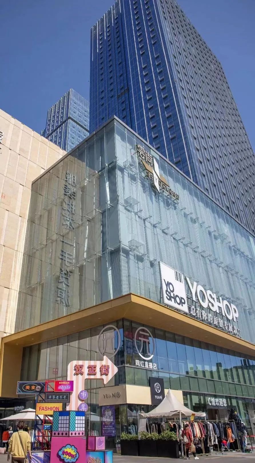 80多韩国老板，一街潮人，还以为是首尔东大门