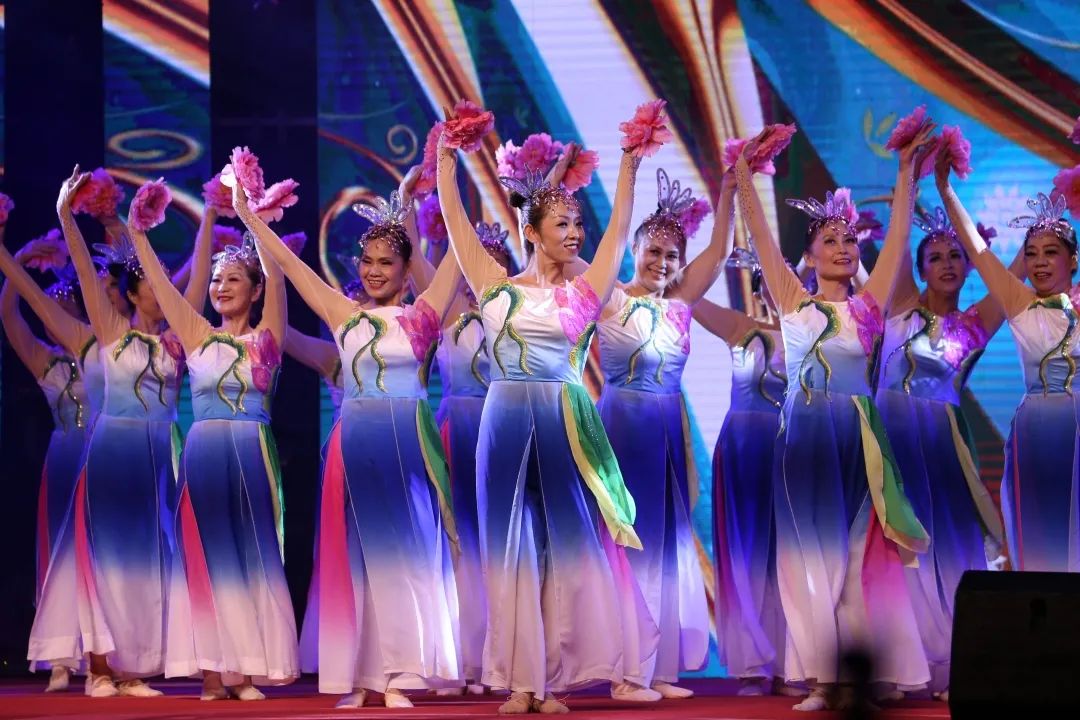 15平多功能书房兼客房一体,城市书房各有特色