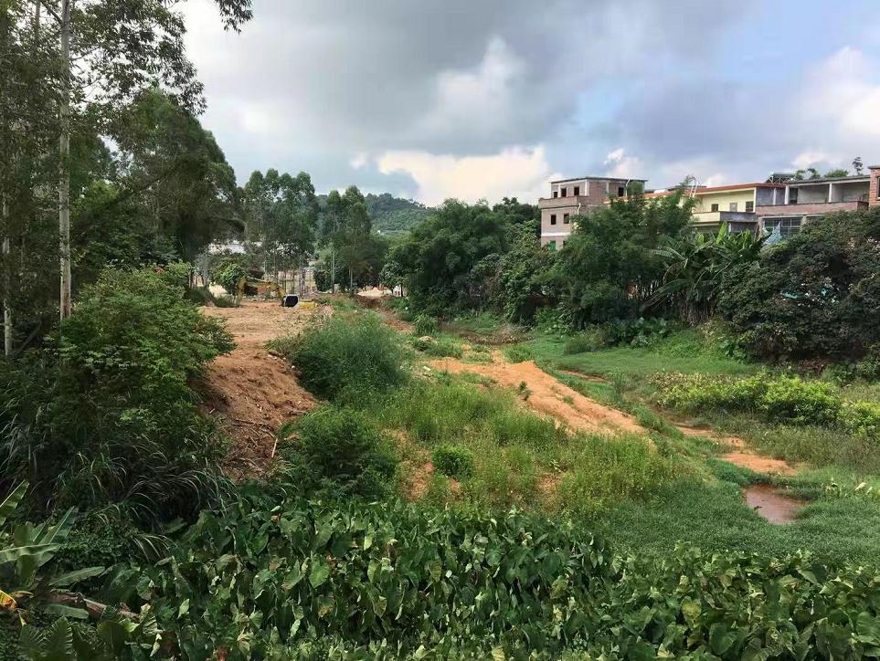 昔日臭水沟今朝变公园,太原臭水塘足球场