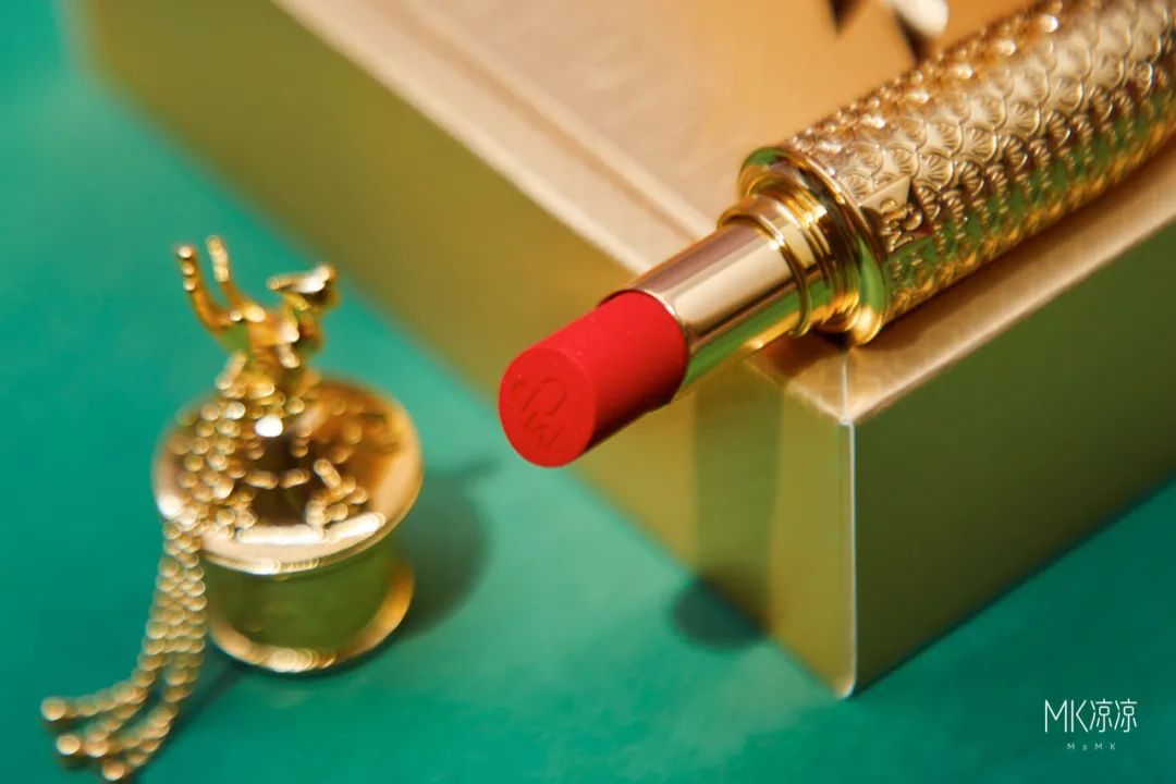 年度最上头的口红只要100多块,最正的正红色口红