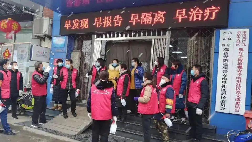 如果祖国有颜色那一定是中国红,如果战疫有颜色