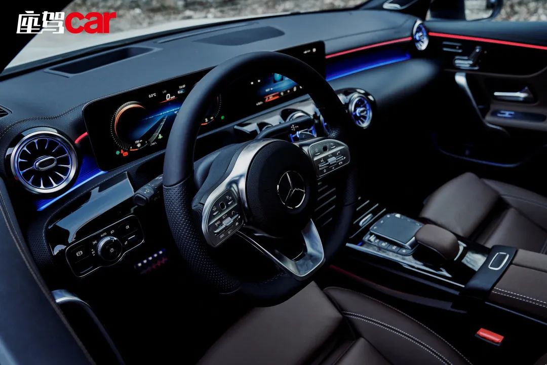 奔驰cla260落地价,奔驰轿跑两门2.0t