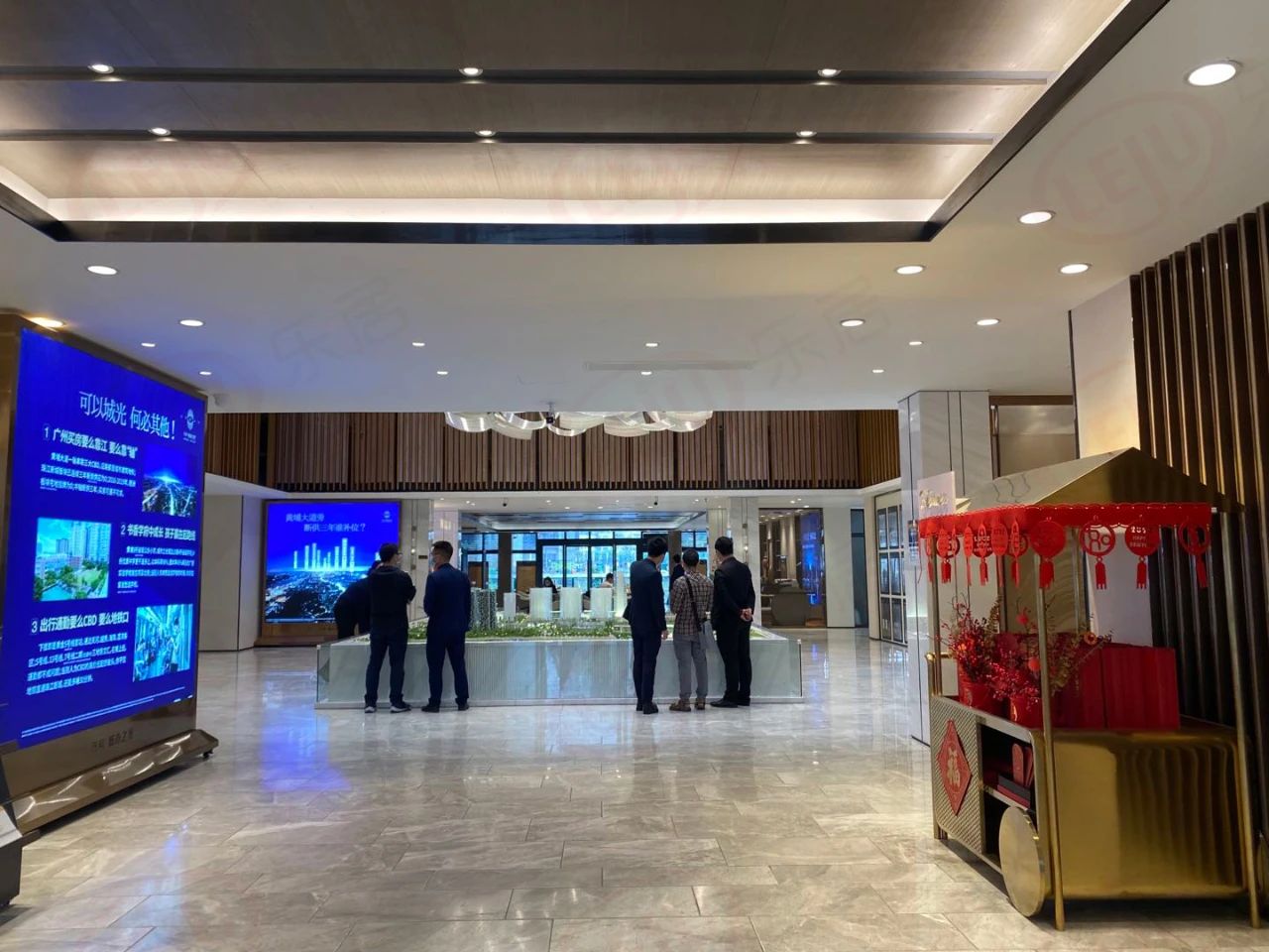 手握3000万,手握300万现金