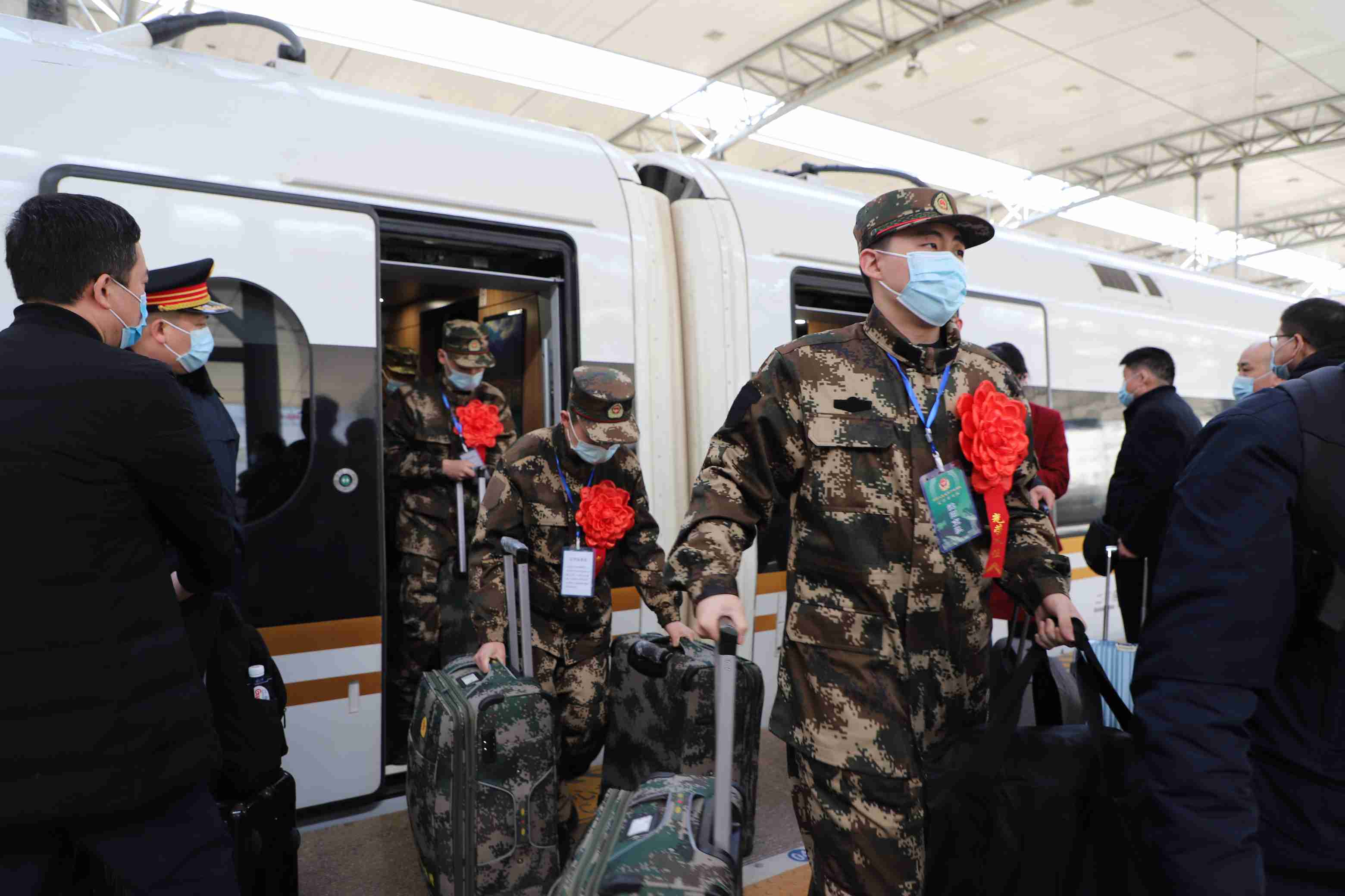 走，当兵去！*警武**沈阳支队首批春季新兵入营，兵员成分全为大学生