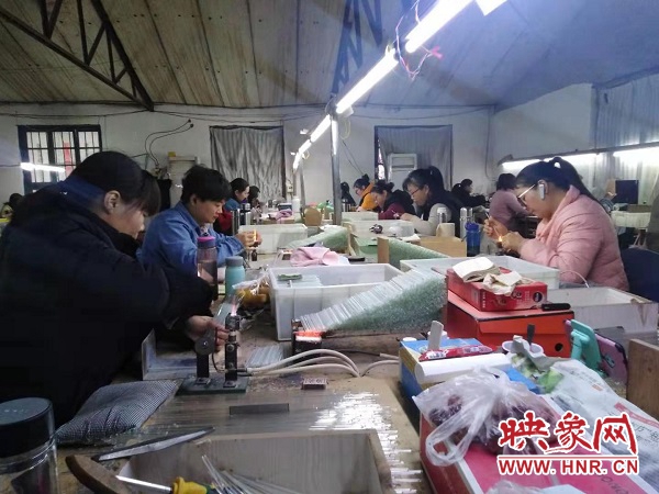 郏县王集乡蒲凤娟：小作坊里走出务工创收路
