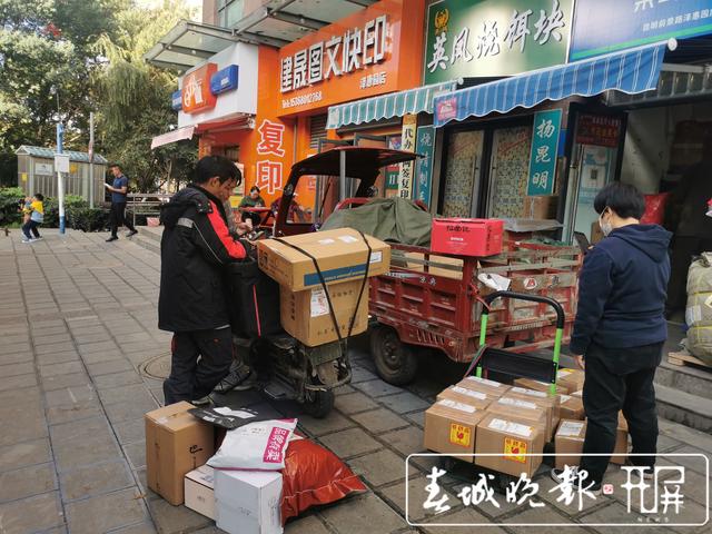 快递小哥月入4万视频,快递小哥一个月挣多少钱昆明