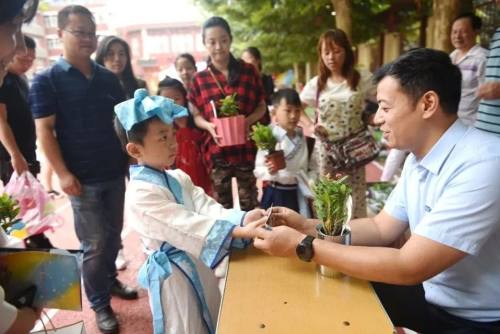 航天二中旁边的小学,雁塔航天210小学