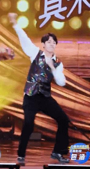 别羡慕，女明星们的蜜桃臀、直角肩，背后可能隐藏玄机