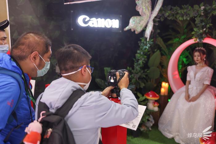 微单相机推荐2021佳能,佳能半画幅新镜头