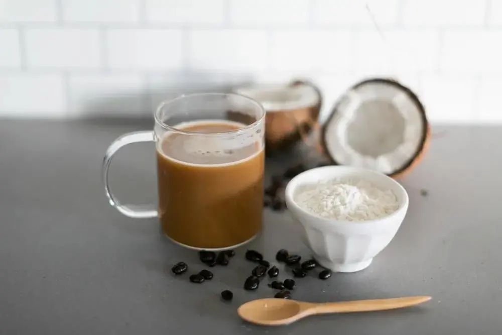 奶茶是喝的还是吃的,奶茶奶与茶的比例是多少