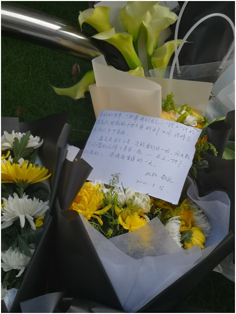 吴孟超院士告别仪式现场直播,上海民众冒雨送别吴孟超院士