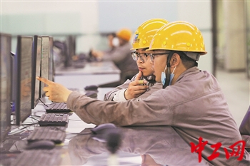 钢城：向海而生