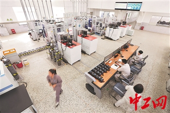 钢城：向海而生