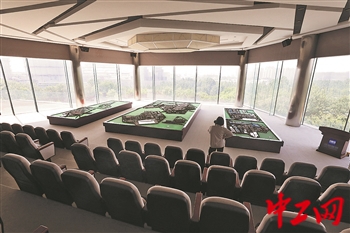 钢城：向海而生