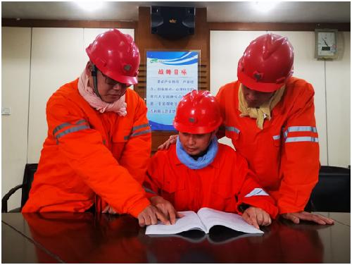 我们的新年工装,我们的工作服好看吗