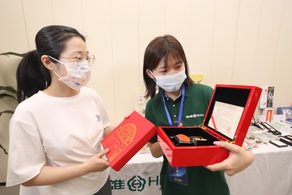 80后90后的英雄钢笔,英雄70周年钢笔行政版金笔