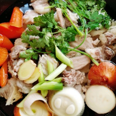牛筋头巴脑怎样做好吃又软烂,筋头巴脑一锅香所需食材