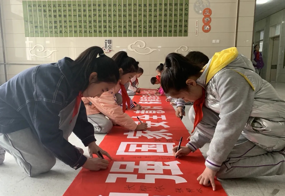 国防教育月红领巾广播稿,国防教育红领巾示范学校