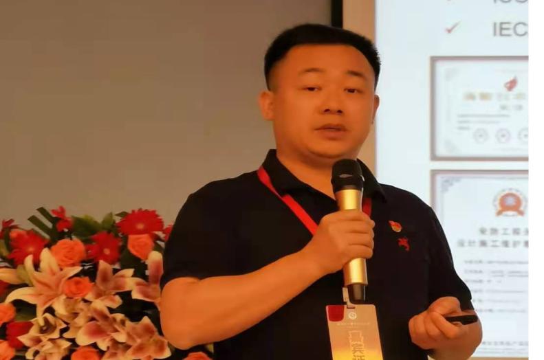 稳增长、促发展，深圳市计算机行业协会*党**支部认真学习贯彻“七一”讲话精神