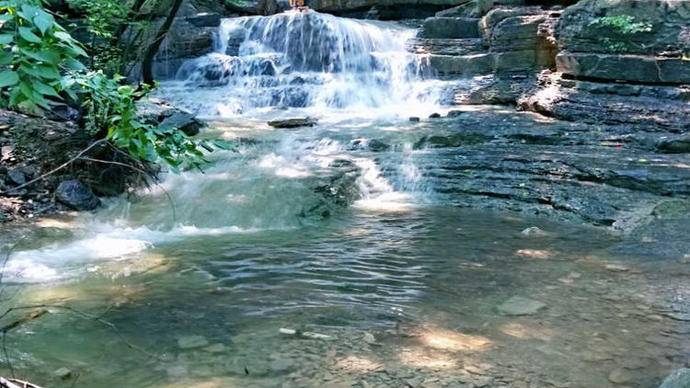 济南佛峪景区漫山红遍惹人醉,雪后济南惊艳