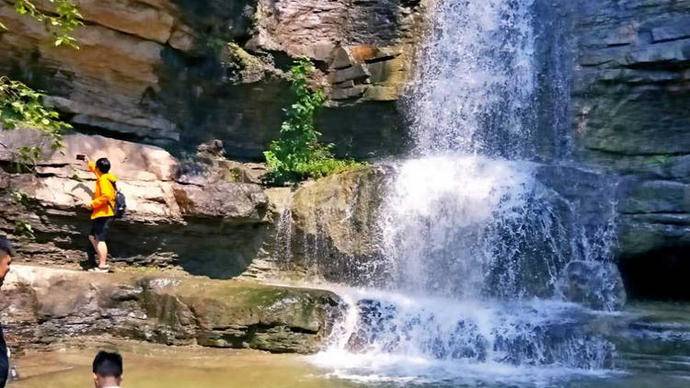 济南佛峪景区漫山红遍惹人醉,雪后济南惊艳