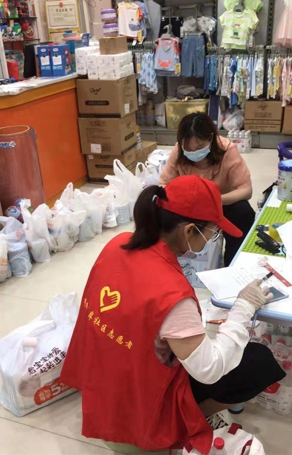 毛毛奶粉哪里找，宝妈们拍照寻同款，下沉*党**员精准代购