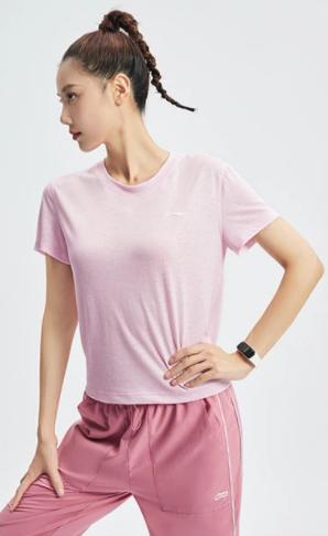 购时髦：技术不够装备来凑那些好看又实用的运动服饰｜封面天天见·逛姐出街