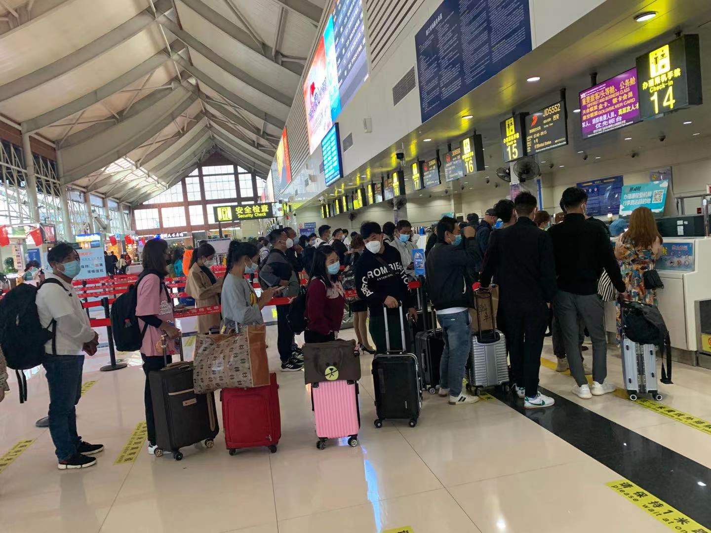 解外出务工村民之忧玉龙县第一家劳务输出服务站在巨甸镇挂牌成立