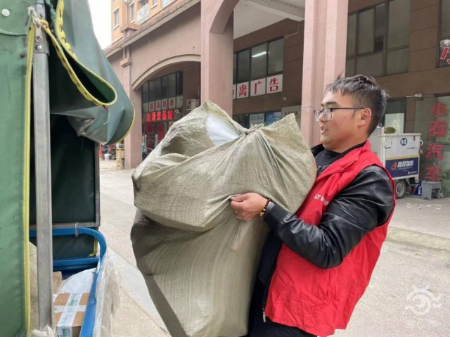 苏州快递分拣工作视频,双11物流分拣