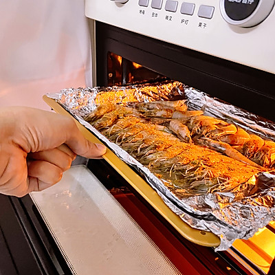 烤大虾一口一个好吃到停不下来,孜然烤大虾怎么做好吃