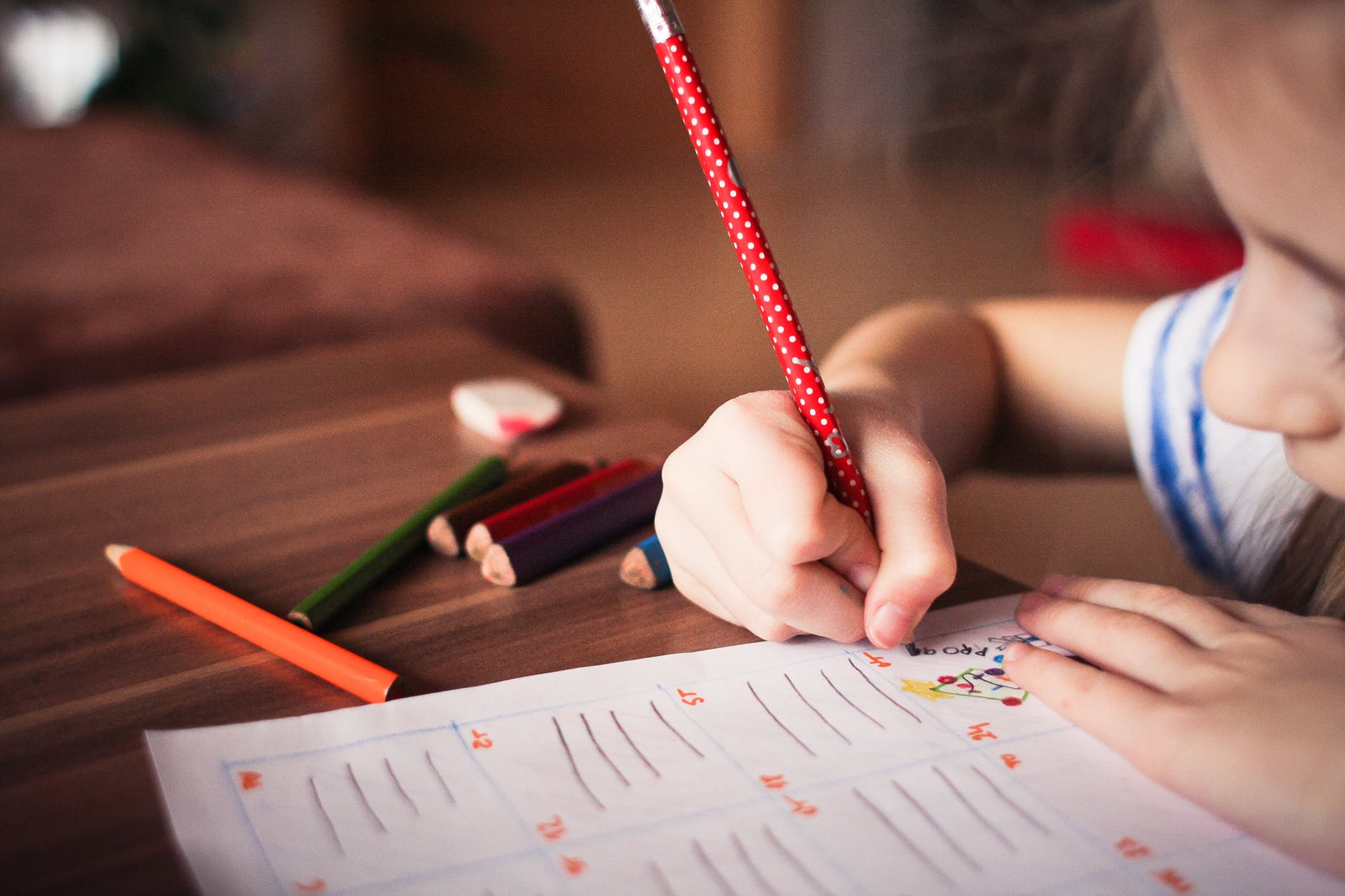 小孩不想上学在家玩手机怎么办,初中生玩平板上瘾怎么办