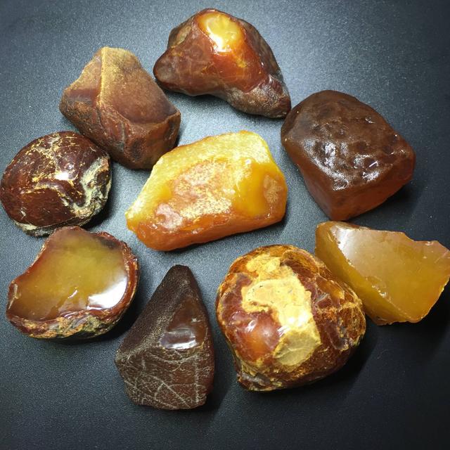 琥珀宝石哪种最好,琥珀是最轻的有机宝石