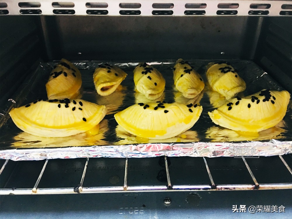 两分钟教你在家做榴莲酥简单易学,榴莲酥超简单的做法视频