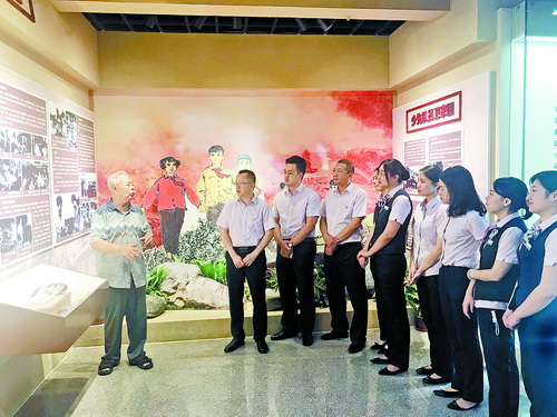 使命在肩争先锋金融为民践初心厦门农行发挥*党**员模范带头作用，以优质服务助力地方发展（一）