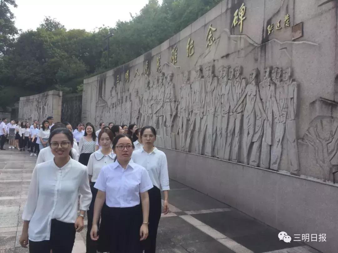 市区两级领导看望慰问广大教师,县领导看望慰问教师和教育工笔者