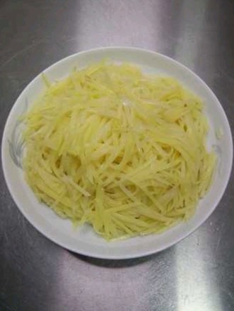 为什么炒土豆丝总粘锅而且还不脆,炒土豆丝怎么不粘锅窍门