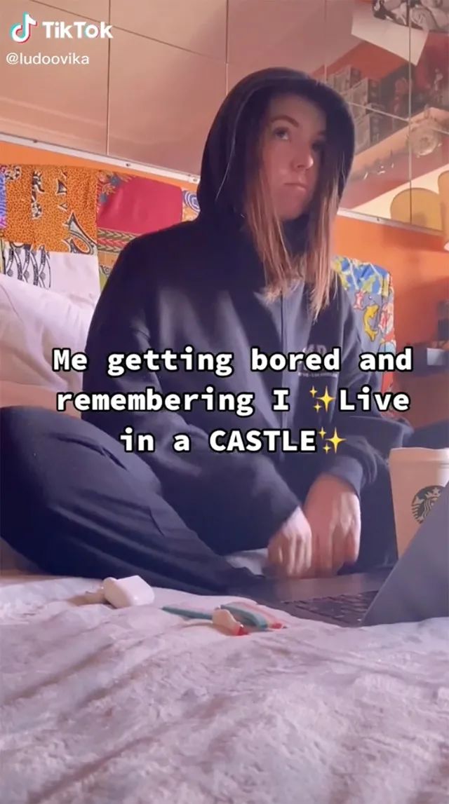 疫情期间住古堡，国外普通女大学生迅速成百万网红，获千万点赞