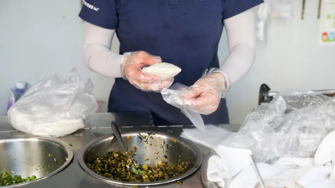泉秀路上卖了17年的QQ米包，再不去吃就要失传了...