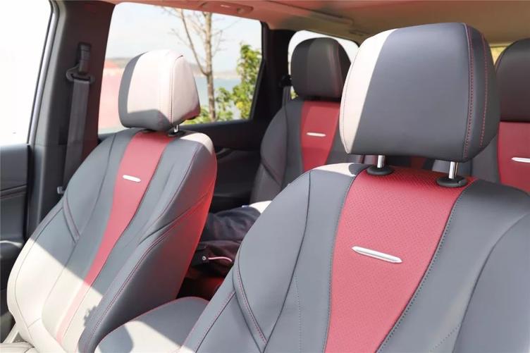 上汽大通maxusg50试驾,上汽大通g50试驾对比广汽传祺gm6