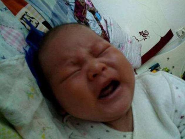 宝宝床上跌落如何判断摔到头没,宝宝摔下床正确对待的方式