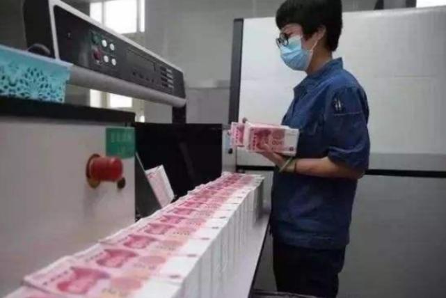 印钞工人月薪才3000元，为什么很少人辞职？内部员工：谁走谁傻