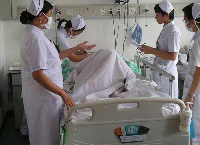 剖腹产生完后的辛酸,剖腹产后最难熬的事