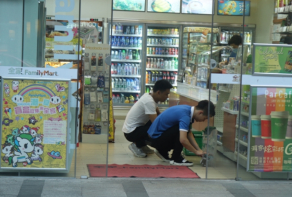 变形计富二代易虎臣,吴宗宏帮易虎臣还了100万吗