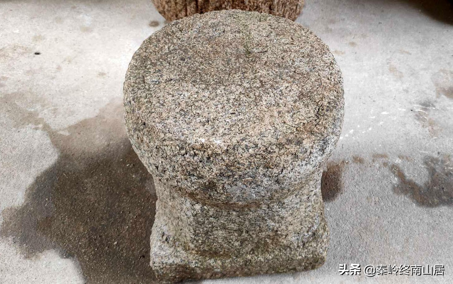 去秦岭库峪游玩，淘了几个老磨盘和石碾子，摆在院子里喝茶怎么样