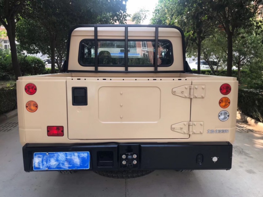 国产汽车悍马,沙漠版北汽勇士皮卡车