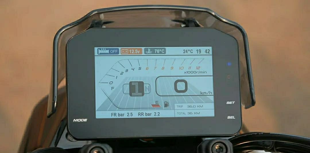 龙嘉V霸650发布：辐条、日清、KYB、无钥、座椅手把加热