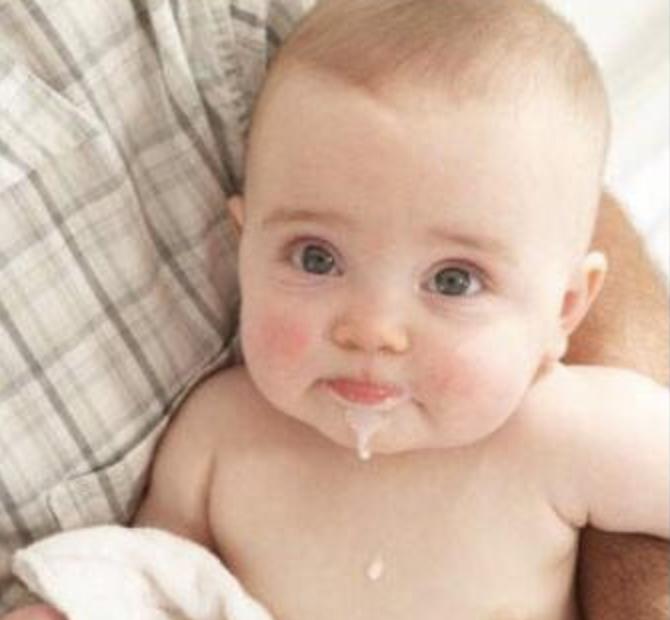 宝宝吐奶频繁怎样办,宝宝吐奶频繁怎么可以缓解