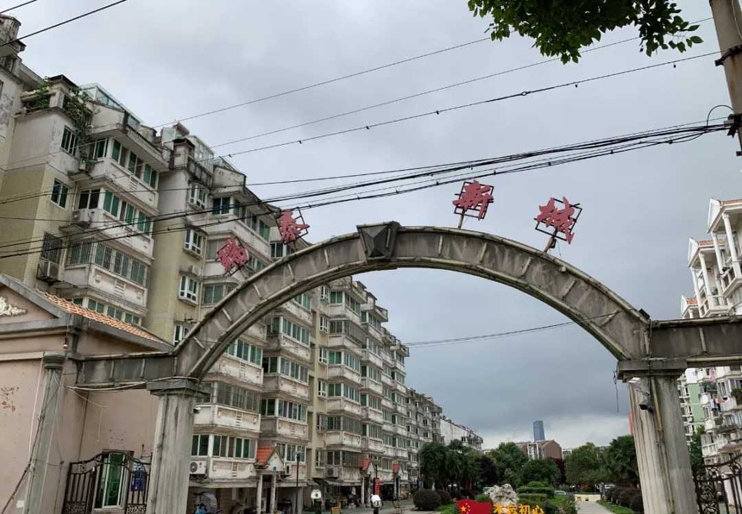 坚决斗争！拒交物业费！镇江这个小区业主还要赶走物业公司